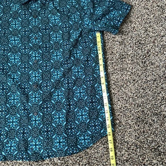 Men’s Tommy Bahama Coast Mosaic Geo Short Sleeve Beach Shirt size medium - Picture 9 of 9